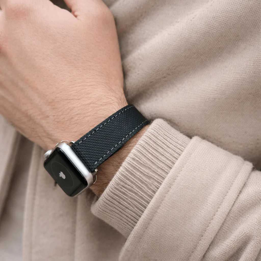 Nautilus Apple Watch Lederarmband – Schwarz, Wasserfest - Image 3