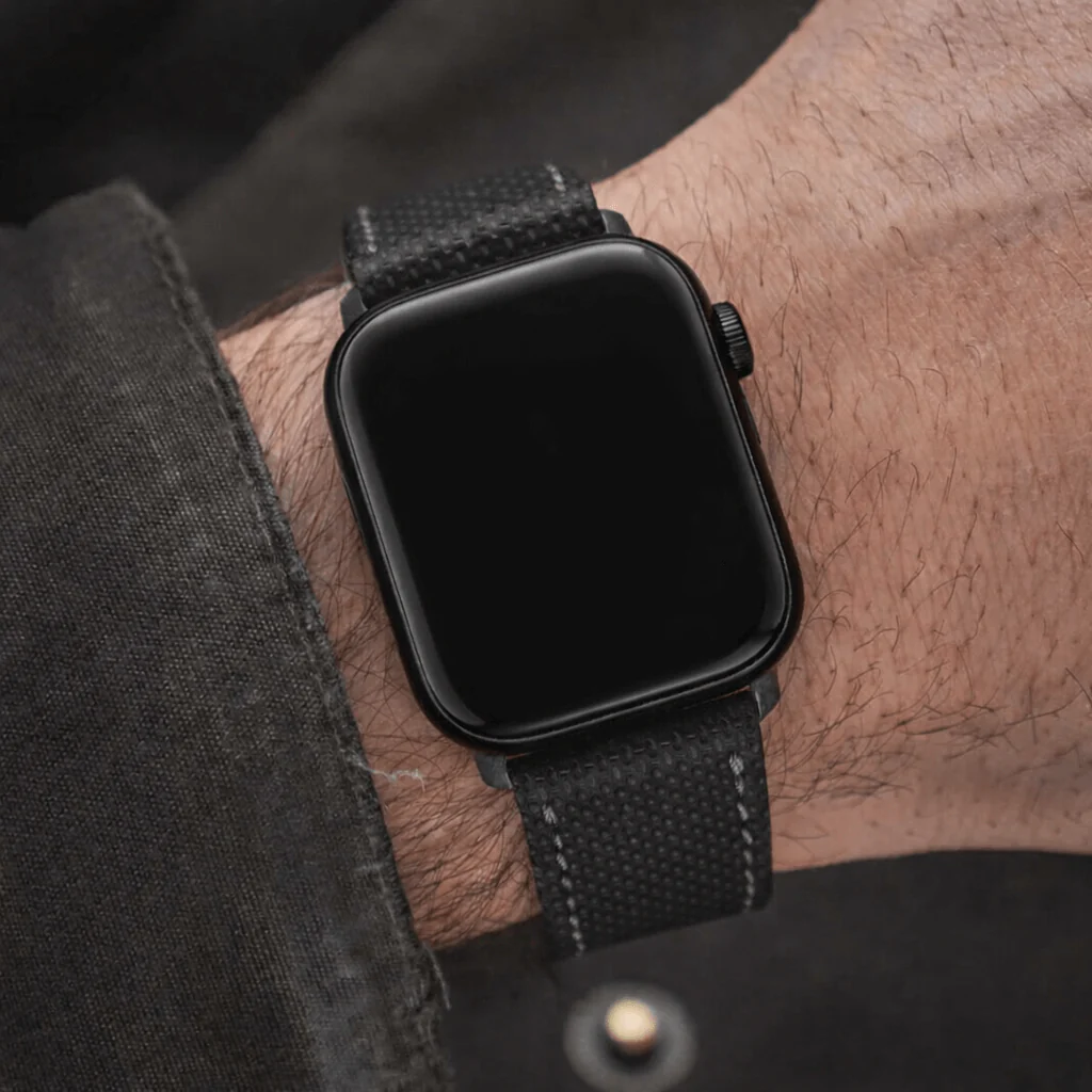 Nautilus Apple Watch Lederarmband – Schwarz, Wasserfest - Image 6