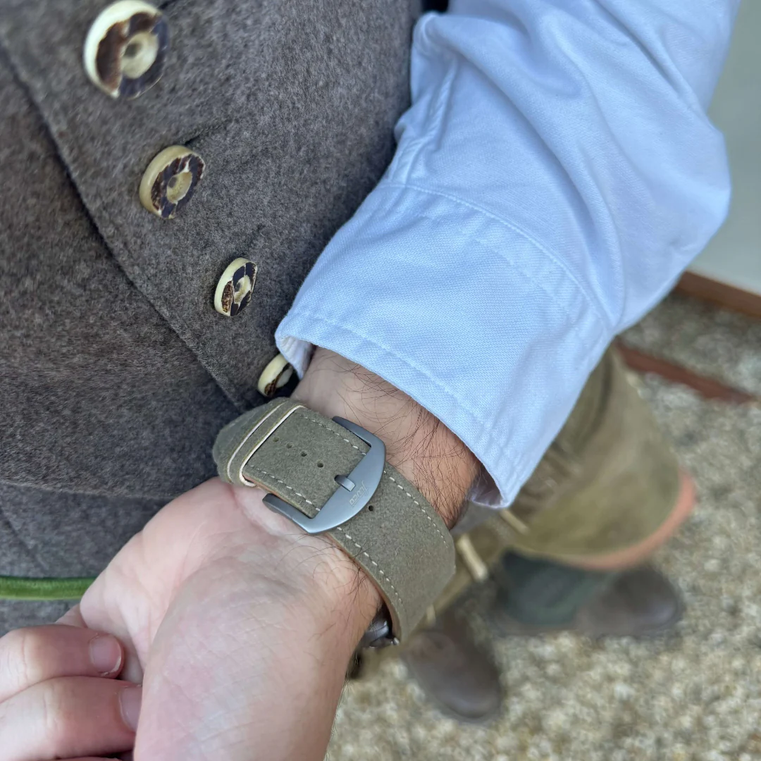 Beiges 24mm Apple Watch Ultra Lederhosen Armband – aus altsämisch gegerbtem Hirschleder - Image 6