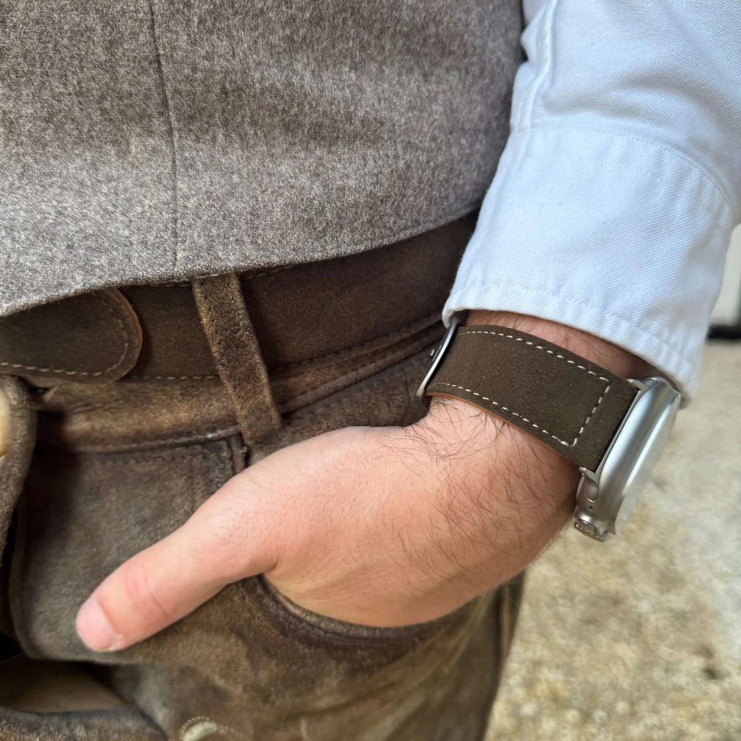 Dunkelbraunes 24mm Apple Watch Ultra Lederhosen Armband – aus altsämisch gegerbtem Hirschleder - Image 11