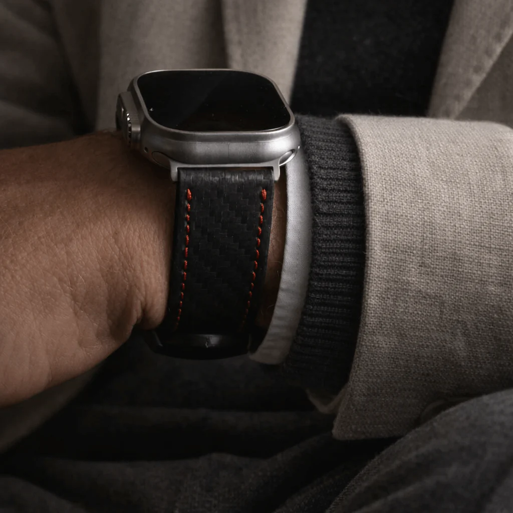 Bergwerk Carbon Rot – Apple Watch Band mit hochwertiger LederCarbon-Struktur - Image 3