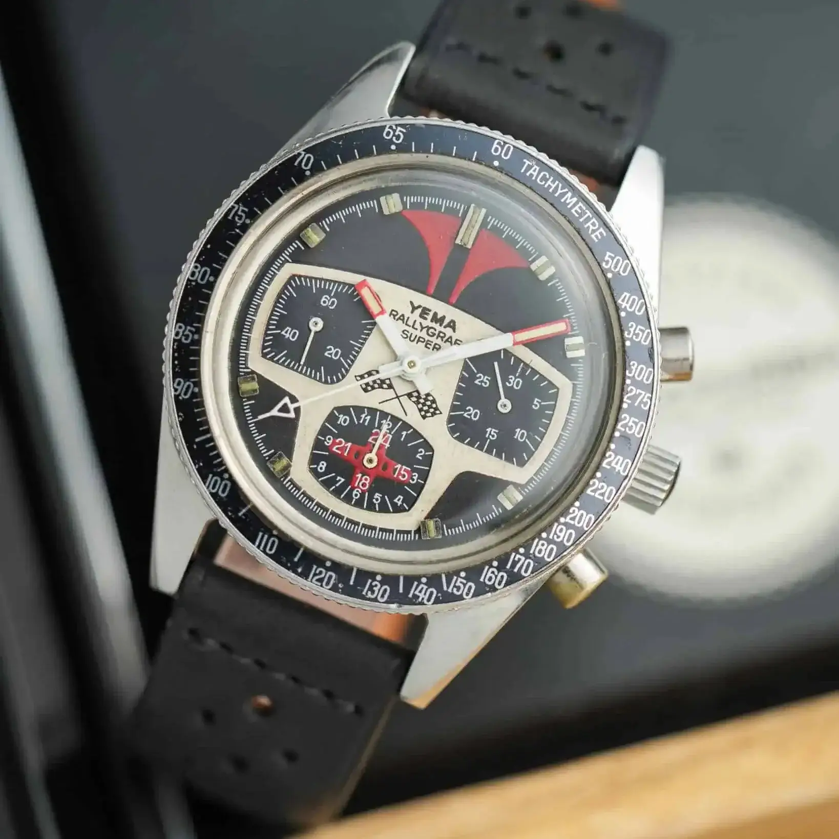 Paris Racing – Armband aus Barenia-Leder mit sportlicher Lochprägung - Image 4