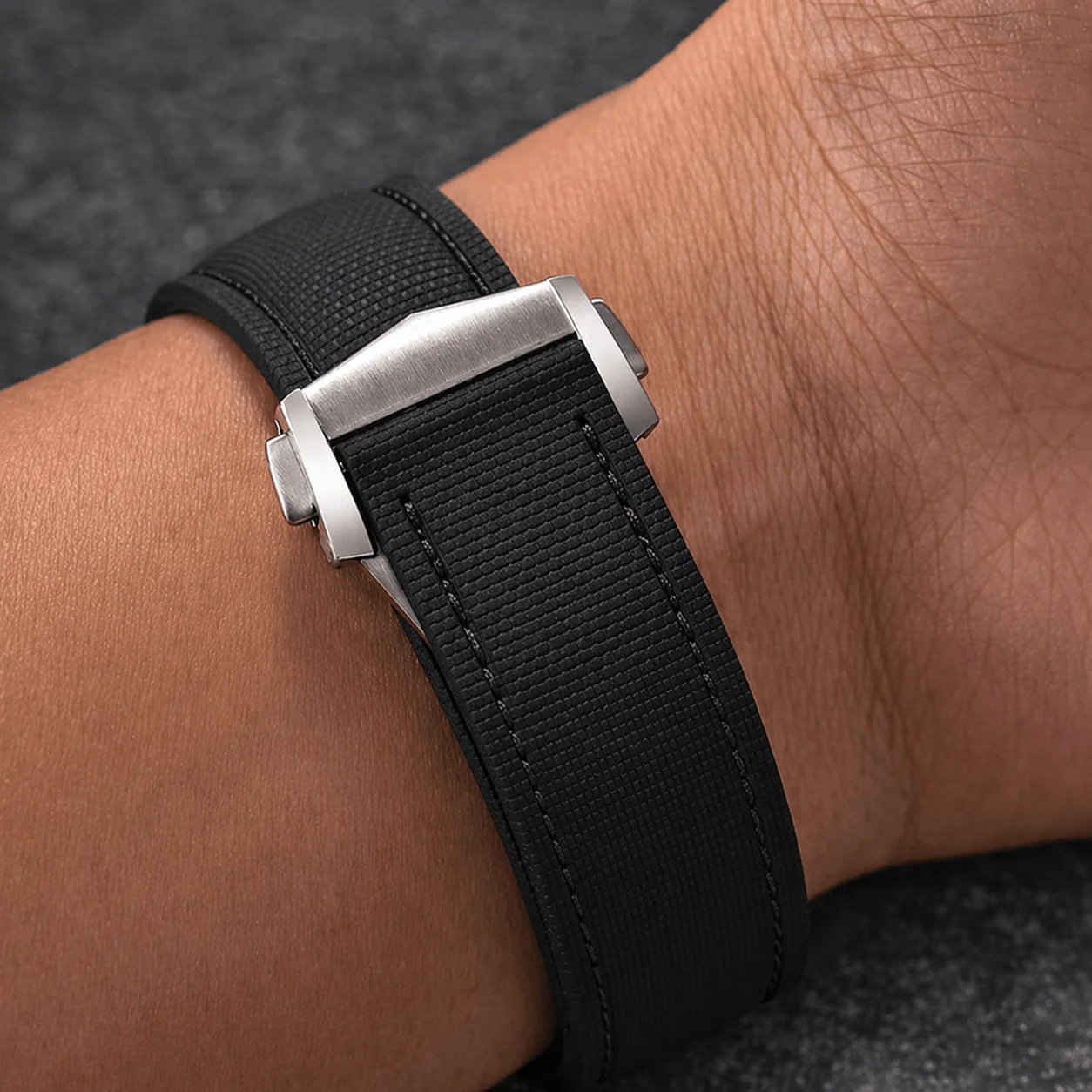 Monaco –  Faltschließen Uhrenarmband aus FKM Kautschuk - Image 5