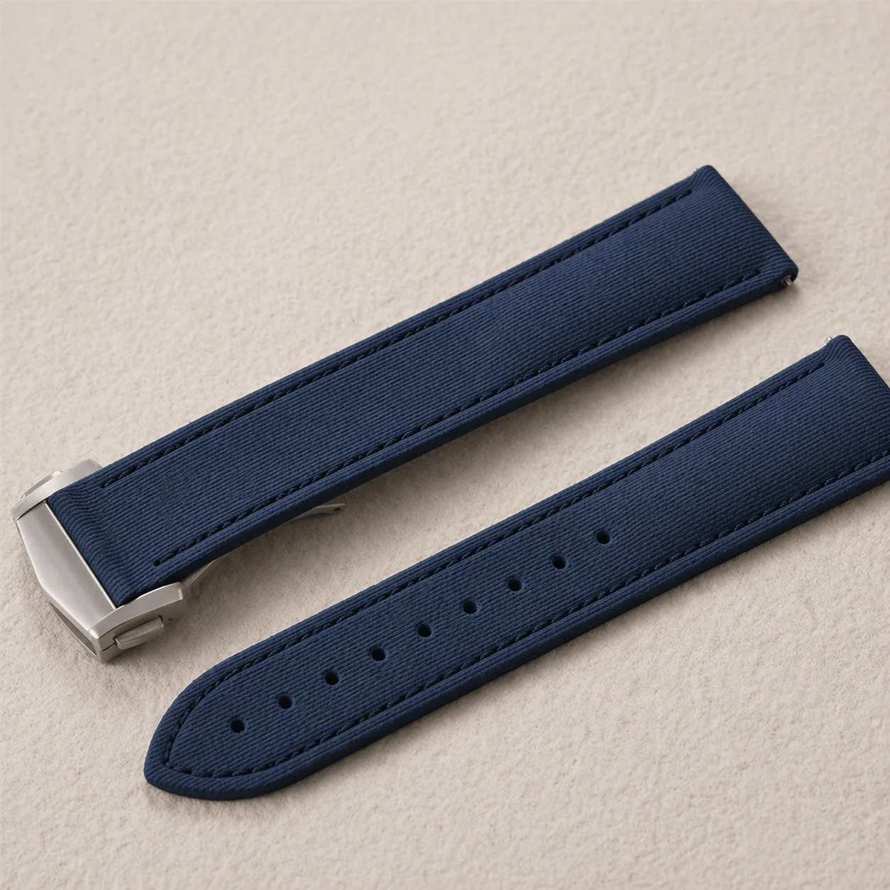 Monaco –  Faltschließen Uhrenarmband aus FKM Kautschuk - Image 9