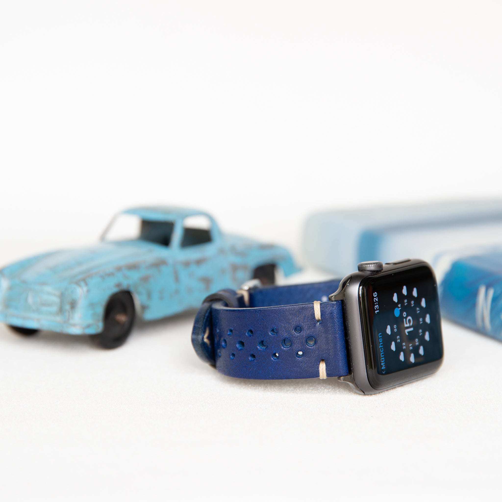 Rallye Lederband für Apple Watch – Blau - Image 9